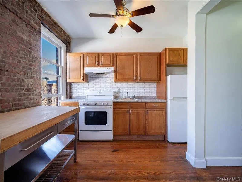 173 main, Beacon, NY, 1 Bedroom Bedrooms, 5 Rooms Rooms,1 BathroomBathrooms,Residential Lease,For Rent,main,0,1027760 173 main, Beacon, NY, 1 Bedroom Bedrooms, 5 Rooms Rooms,1 BathroomBathrooms,Residential Lease,For Rent,main,0,1027760