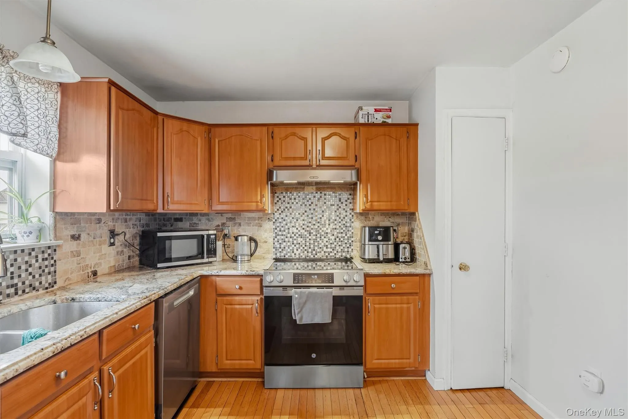 35 Helene Road, Warwick (town), NY, 3 Bedrooms Bedrooms, 7 Rooms Rooms,2 BathroomsBathrooms,Residential Lease,For Rent,Helene,0,1027761 35 Helene Road, Warwick (town), NY, 3 Bedrooms Bedrooms, 7 Rooms Rooms,2 BathroomsBathrooms,Residential Lease,For Rent,Helene,0,1027761
