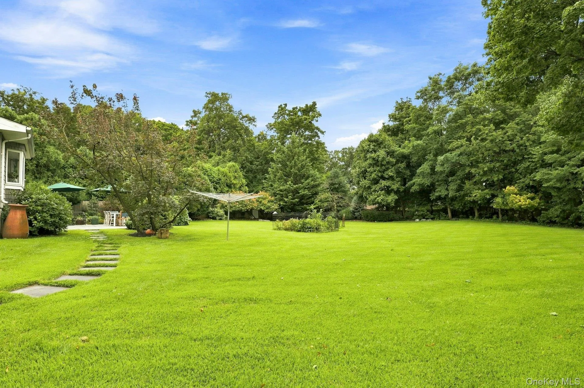Beautiful private rear yard. Beautiful private rear yard.