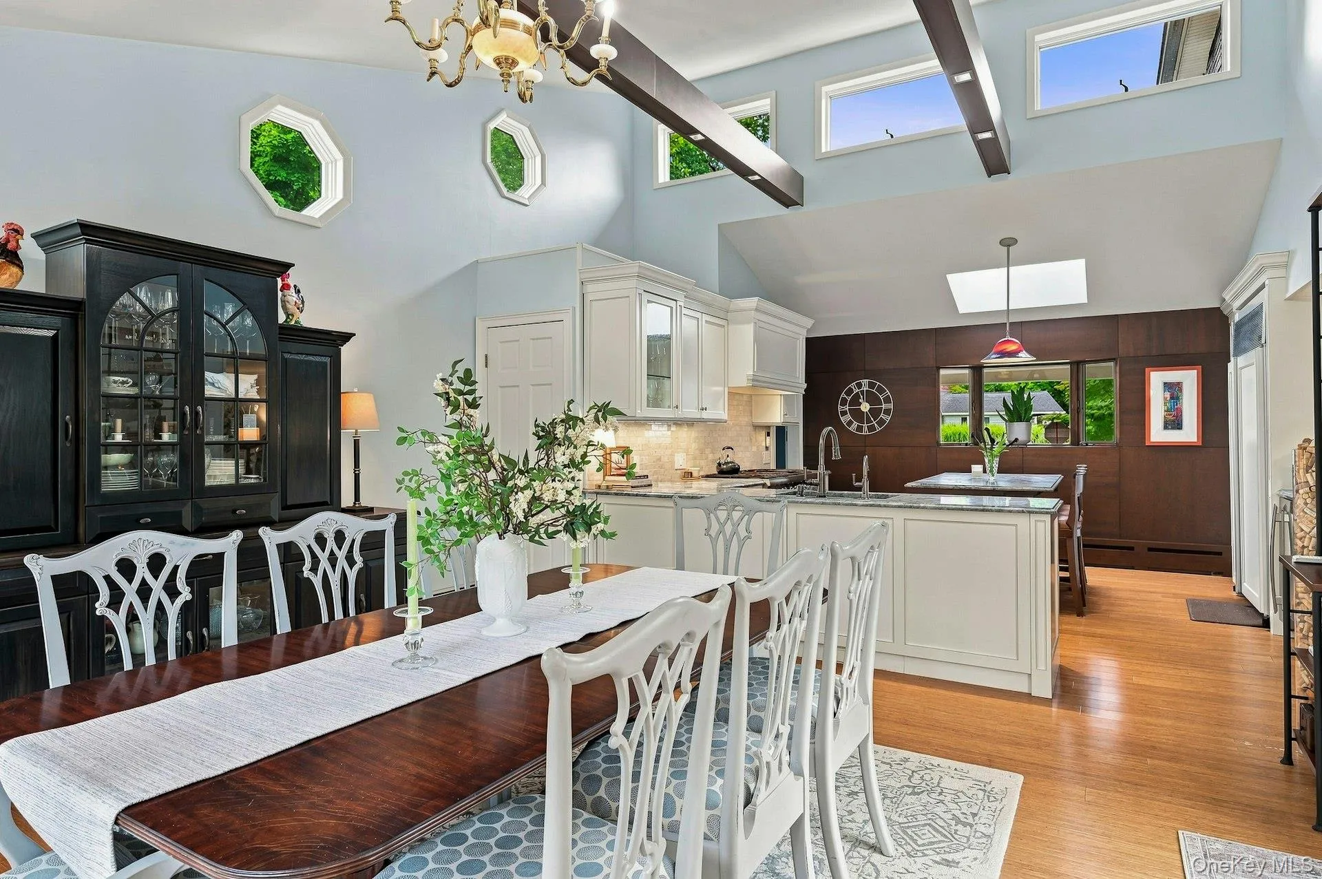 Looking to kitchen with custom cabinets, granite countertops, high end appliances, and hardwood flooring. Looking to kitchen with custom cabinets, granite countertops, high end appliances, and hardwood flooring.