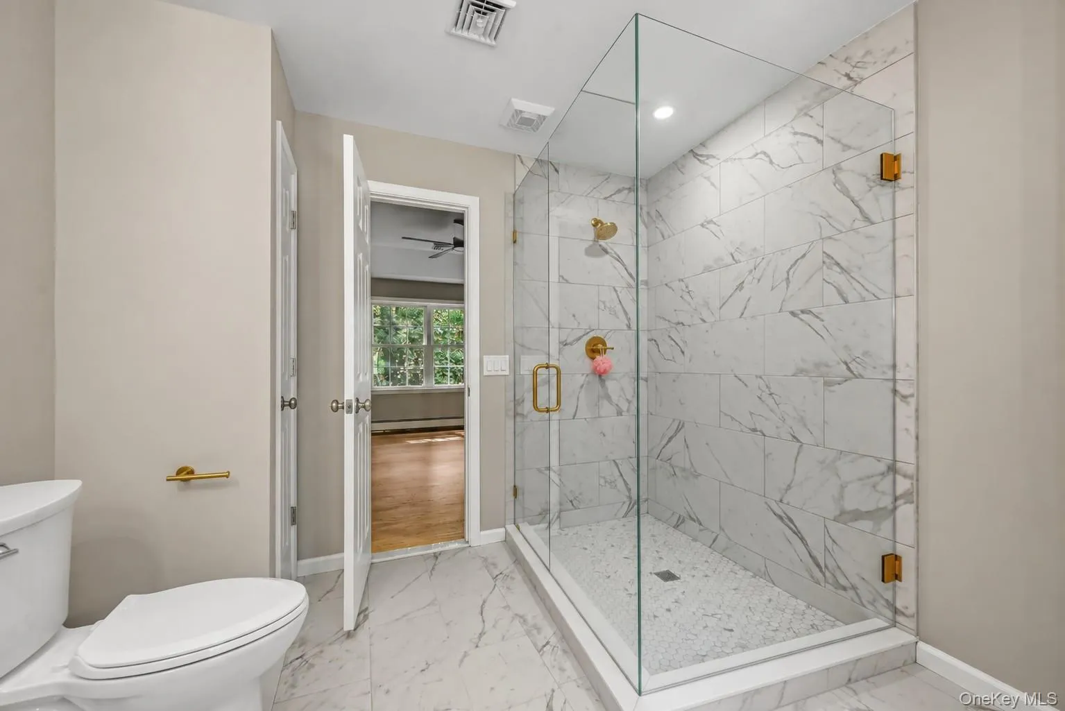 Extra large walk-in shower with galss enclosure. Extra large walk-in shower with galss enclosure.