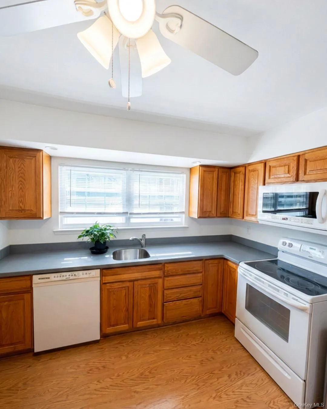 99 Washington Street, Islip, NY, 2 Bedrooms Bedrooms, 4 Rooms Rooms,1 BathroomBathrooms,Residential Lease,For Rent,Washington,0,1027776 99 Washington Street, Islip, NY, 2 Bedrooms Bedrooms, 4 Rooms Rooms,1 BathroomBathrooms,Residential Lease,For Rent,Washington,0,1027776
