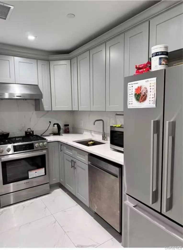 41-62 Bowne Street, New York, NY, 1 Bedroom Bedrooms, 3 Rooms Rooms,1 BathroomBathrooms,Residential,For Rent,Bowne,0,1027777 41-62 Bowne Street, New York, NY, 1 Bedroom Bedrooms, 3 Rooms Rooms,1 BathroomBathrooms,Residential,For Rent,Bowne,0,1027777