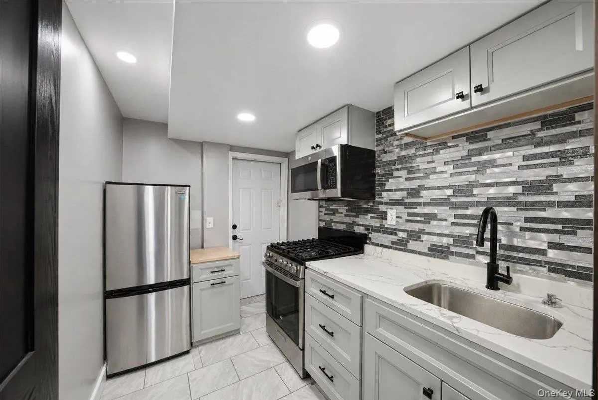 3410 Kingsland Avenue, New York, NY, 4 Bedrooms Bedrooms, 8 Rooms Rooms,2 BathroomsBathrooms,Residential,For Rent,Kingsland,0,1027784 3410 Kingsland Avenue, New York, NY, 4 Bedrooms Bedrooms, 8 Rooms Rooms,2 BathroomsBathrooms,Residential,For Rent,Kingsland,0,1027784