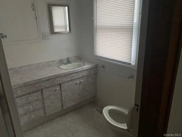 Full bathroom Full bathroom