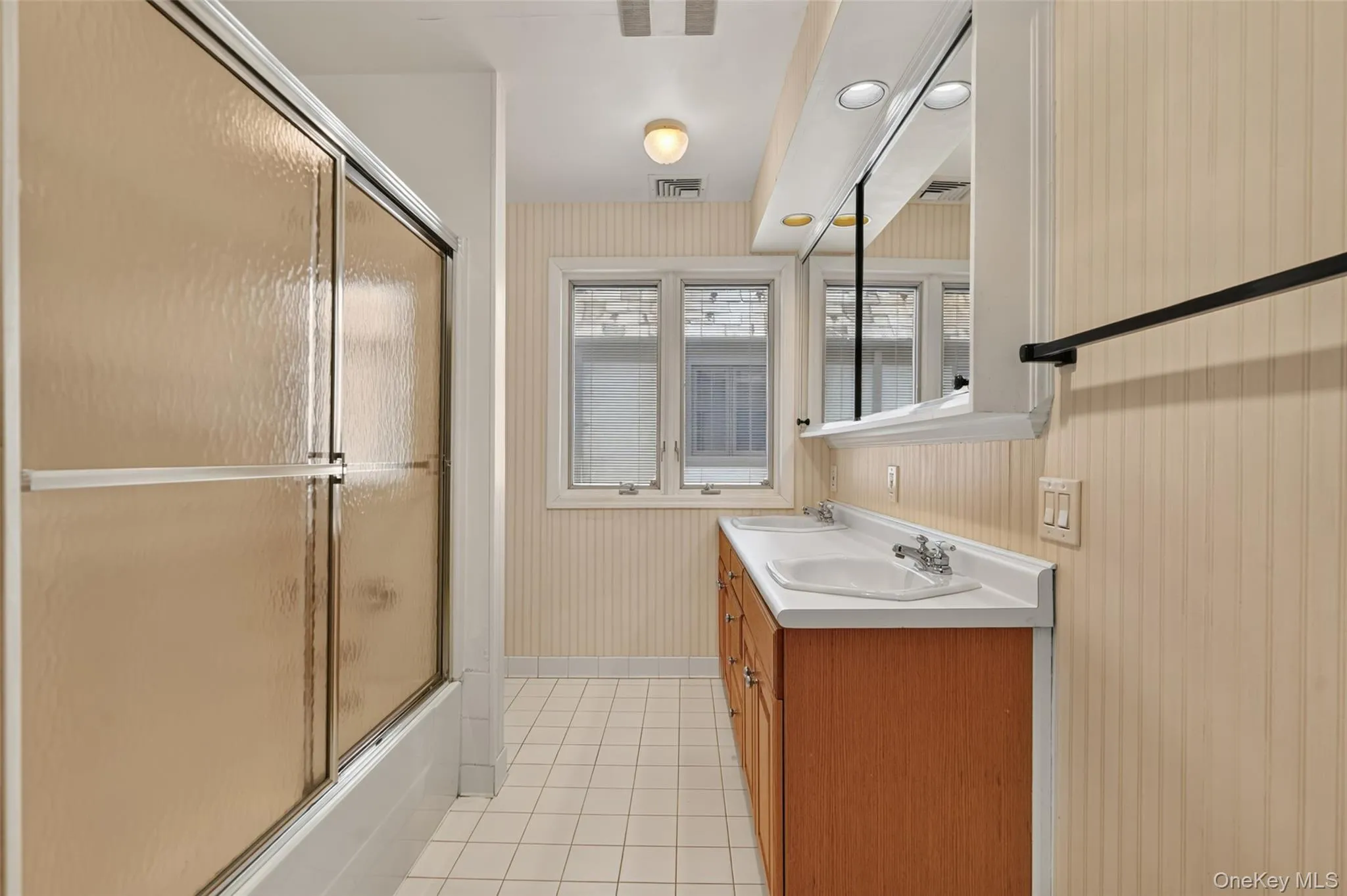 297 Devonia Avenue, Mount Vernon, NY, 5 Bedrooms Bedrooms, 9 Rooms Rooms,2 BathroomsBathrooms,Residential,For Rent,Devonia,0,1027807 297 Devonia Avenue, Mount Vernon, NY, 5 Bedrooms Bedrooms, 9 Rooms Rooms,2 BathroomsBathrooms,Residential,For Rent,Devonia,0,1027807