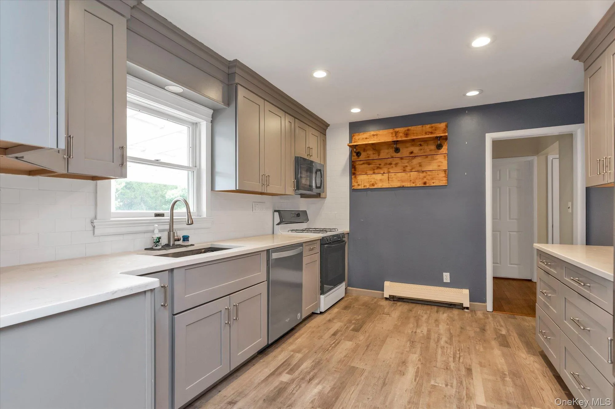 16 Verleye Avenue, Huntington, NY, 3 Bedrooms Bedrooms, 7 Rooms Rooms,2 BathroomsBathrooms,Residential,For Rent,Verleye,0,1027809 16 Verleye Avenue, Huntington, NY, 3 Bedrooms Bedrooms, 7 Rooms Rooms,2 BathroomsBathrooms,Residential,For Rent,Verleye,0,1027809