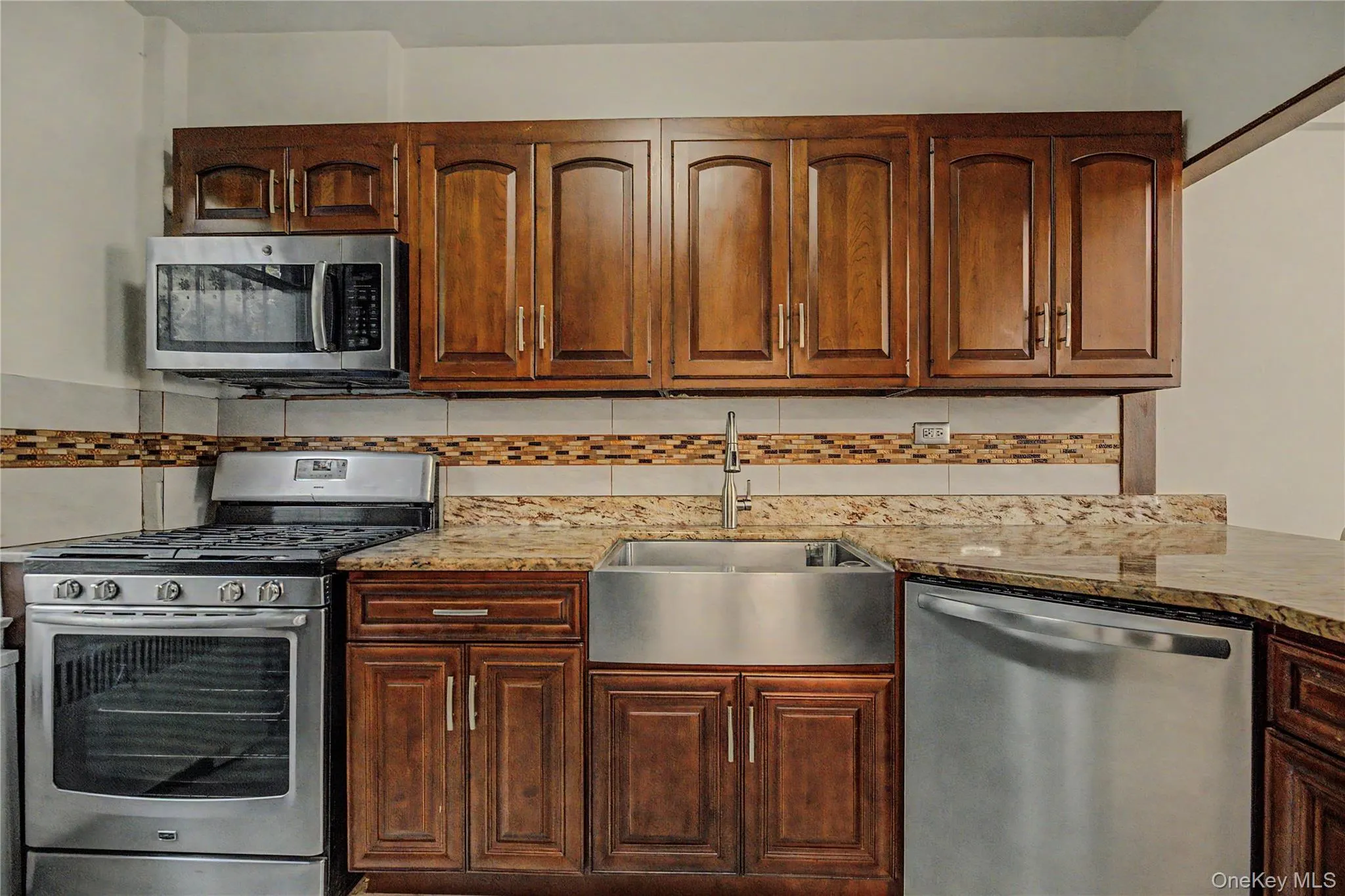 4971 Henry Hudson Parkway, New York, NY, 3 Bedrooms Bedrooms, 8 Rooms Rooms,2 BathroomsBathrooms,Residential,For Rent,Henry Hudson,0,1027822 4971 Henry Hudson Parkway, New York, NY, 3 Bedrooms Bedrooms, 8 Rooms Rooms,2 BathroomsBathrooms,Residential,For Rent,Henry Hudson,0,1027822