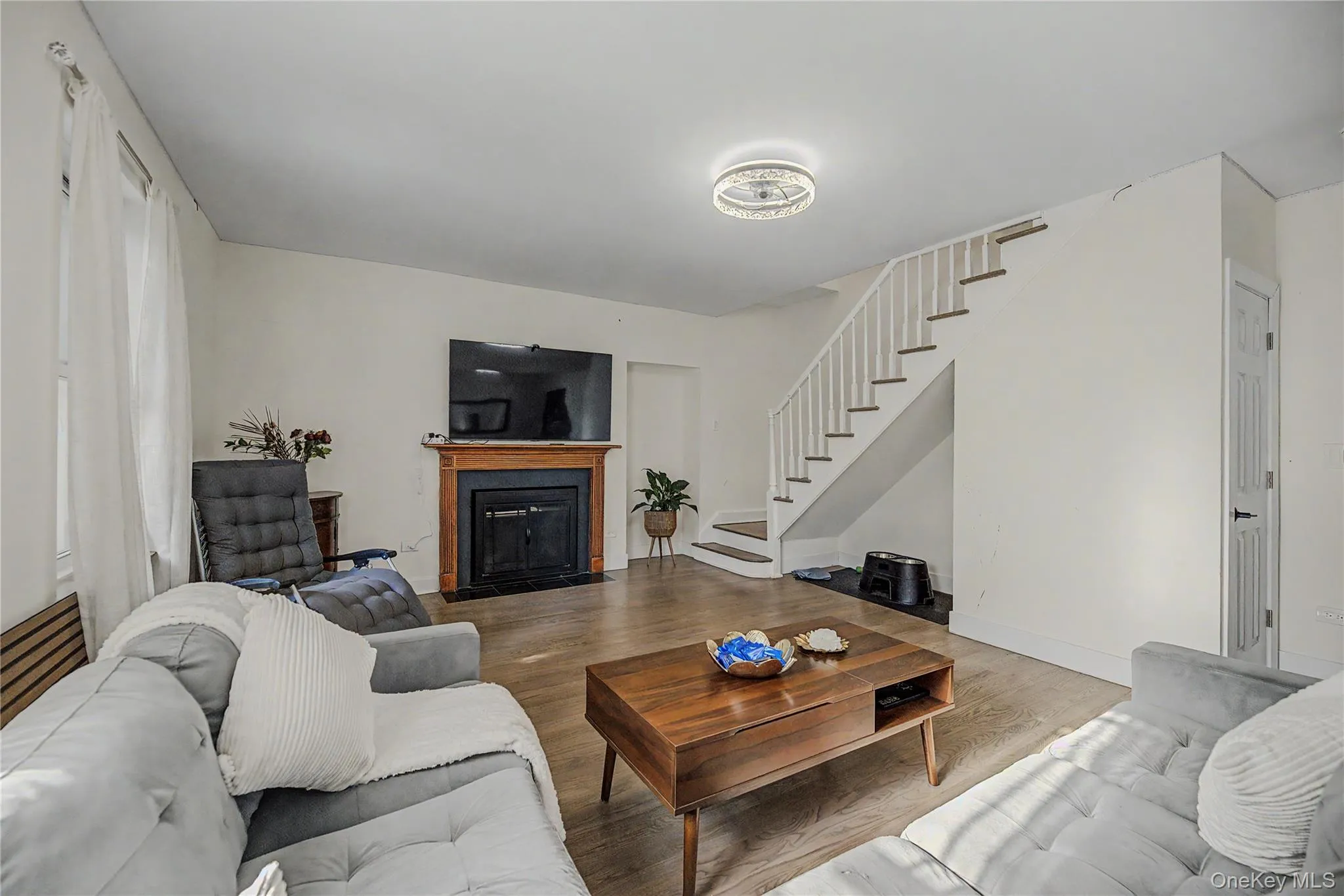 4971 Henry Hudson Parkway, New York, NY, 3 Bedrooms Bedrooms, 8 Rooms Rooms,2 BathroomsBathrooms,Residential,For Rent,Henry Hudson,0,1027822 4971 Henry Hudson Parkway, New York, NY, 3 Bedrooms Bedrooms, 8 Rooms Rooms,2 BathroomsBathrooms,Residential,For Rent,Henry Hudson,0,1027822