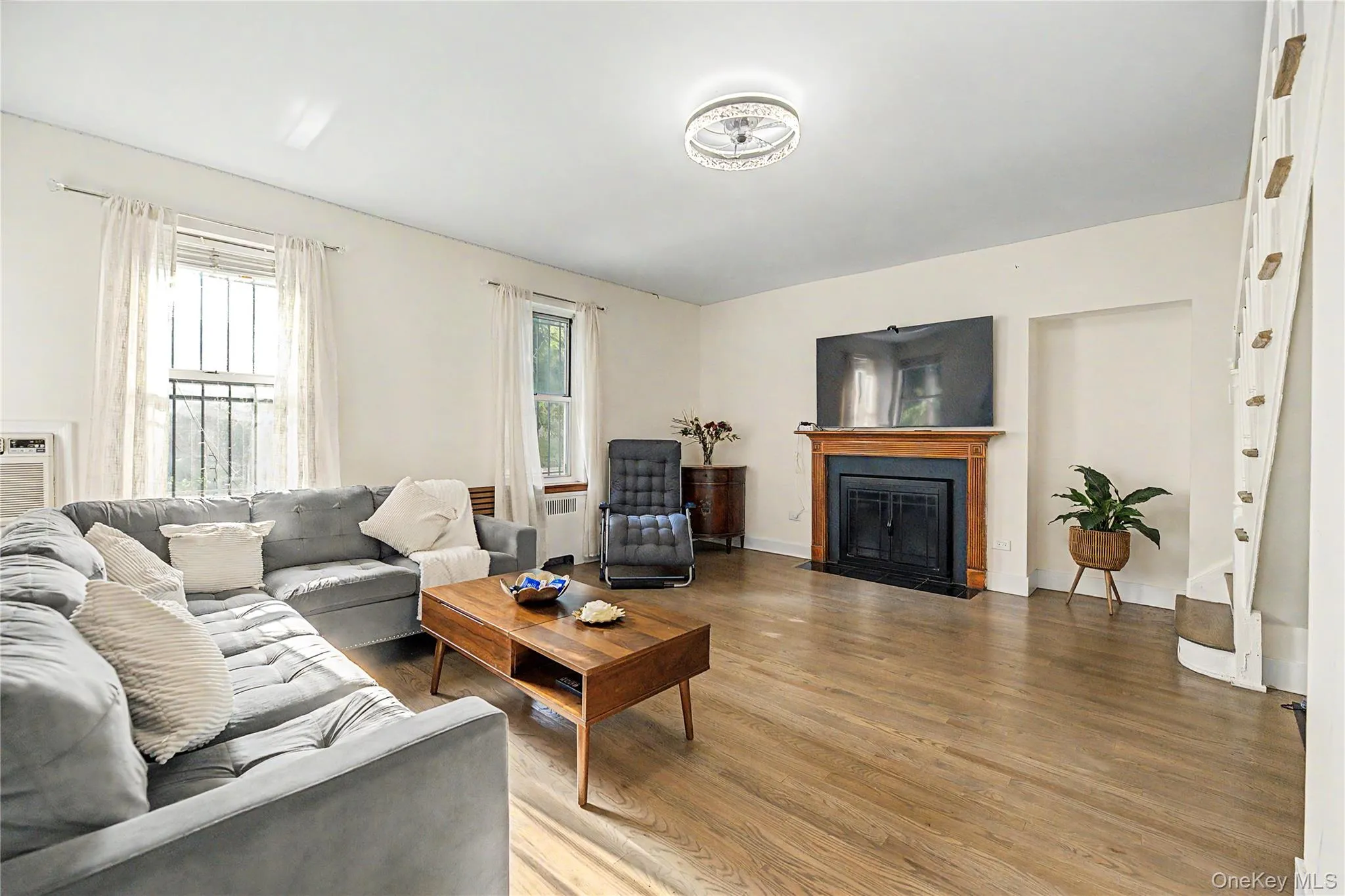 4971 Henry Hudson Parkway, New York, NY, 3 Bedrooms Bedrooms, 8 Rooms Rooms,2 BathroomsBathrooms,Residential,For Rent,Henry Hudson,0,1027822 4971 Henry Hudson Parkway, New York, NY, 3 Bedrooms Bedrooms, 8 Rooms Rooms,2 BathroomsBathrooms,Residential,For Rent,Henry Hudson,0,1027822