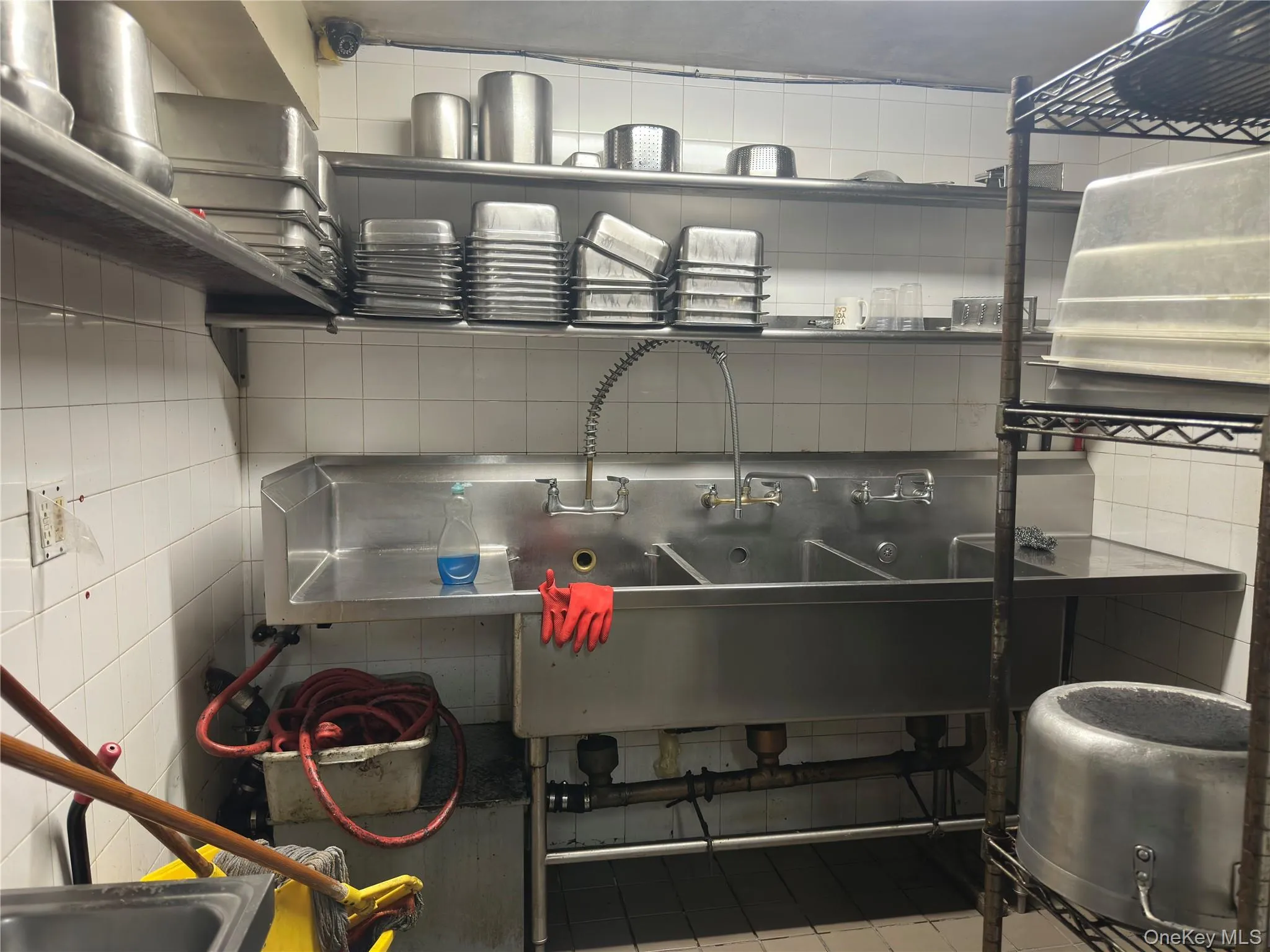 5613 Metropolitan Avenue, New York, NY, ,Commercial Lease,For Rent,Metropolitan,0,1027827 5613 Metropolitan Avenue, New York, NY, ,Commercial Lease,For Rent,Metropolitan,0,1027827