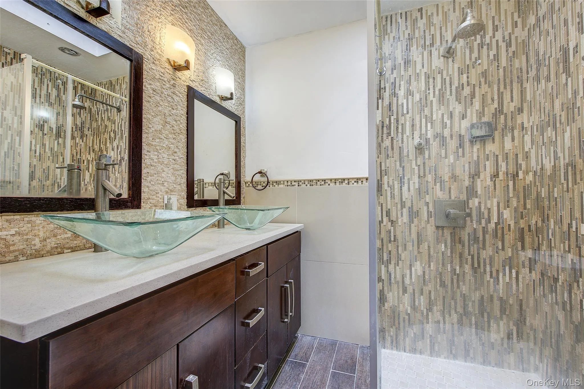 1st bathroom, Dual sink, walk in shower 1st bathroom, Dual sink, walk in shower