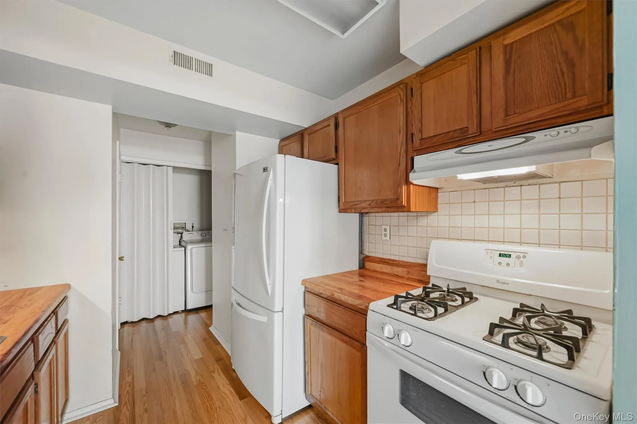 There is natural gas for heat and cooking. There is natural gas for heat and cooking.