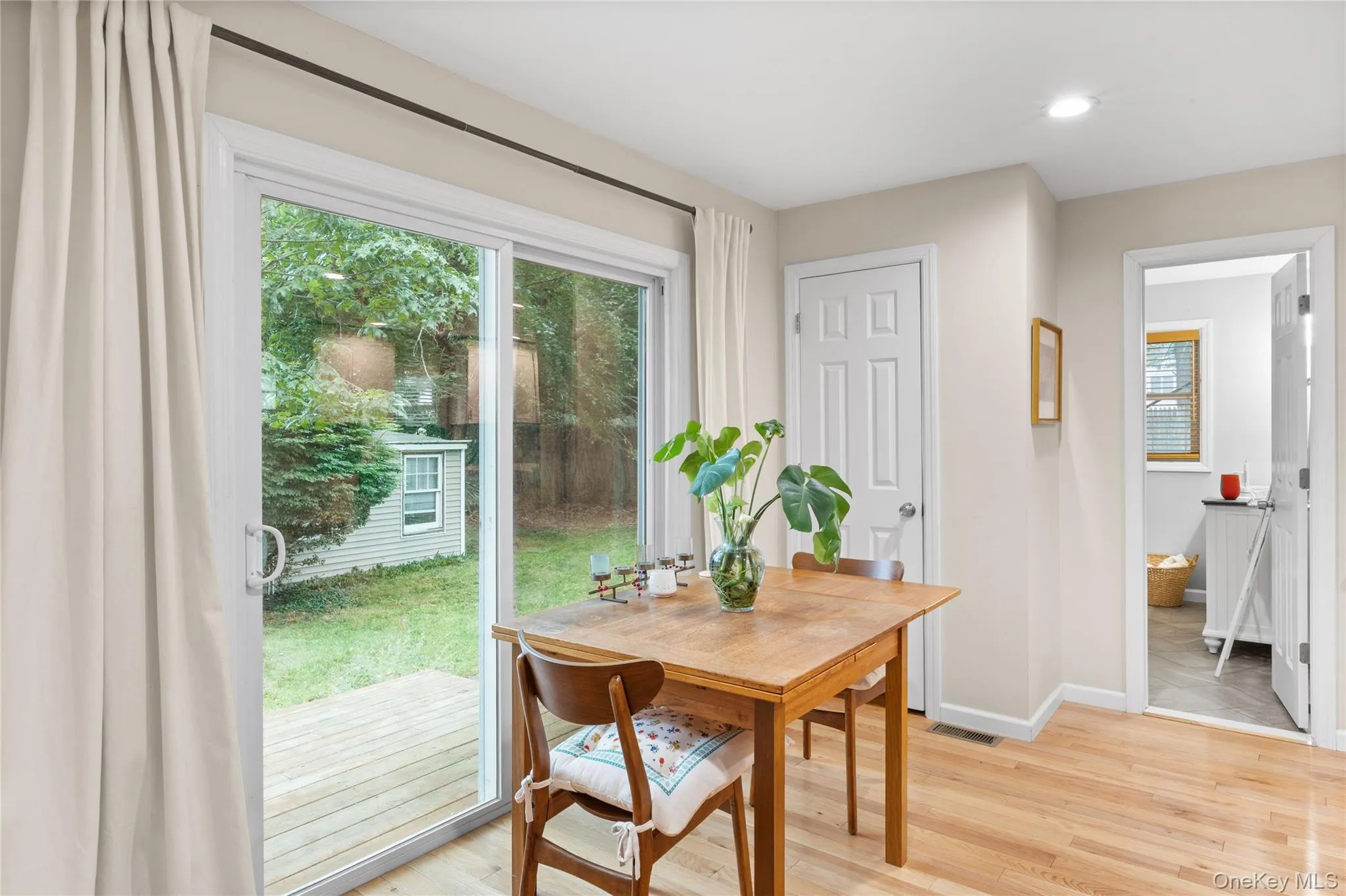 27 Glen Drive, Brookhaven, NY, 2 Bedrooms Bedrooms, 5 Rooms Rooms,1 BathroomBathrooms,Residential,For Rent,Glen,0,1027840 27 Glen Drive, Brookhaven, NY, 2 Bedrooms Bedrooms, 5 Rooms Rooms,1 BathroomBathrooms,Residential,For Rent,Glen,0,1027840