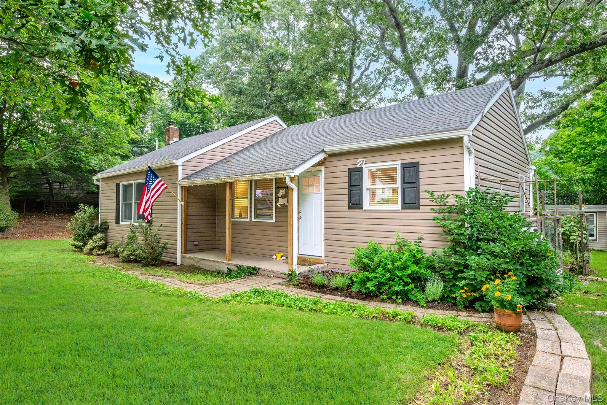 27 Glen Drive, Brookhaven, NY, 2 Bedrooms Bedrooms, 5 Rooms Rooms,1 BathroomBathrooms,Residential,For Rent,Glen,0,1027840 27 Glen Drive, Brookhaven, NY, 2 Bedrooms Bedrooms, 5 Rooms Rooms,1 BathroomBathrooms,Residential,For Rent,Glen,0,1027840