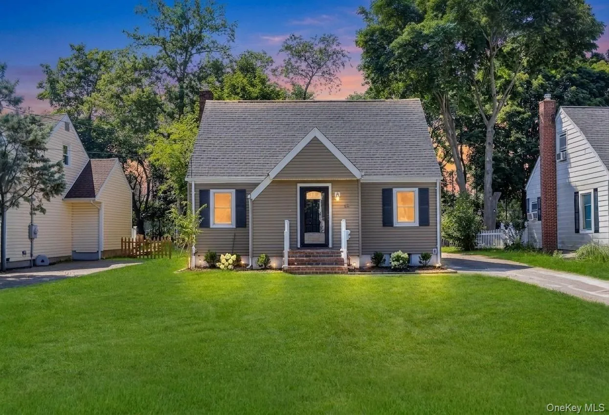 15 Irving Johnson Street, Huntington, NY, 3 Bedrooms Bedrooms, 6 Rooms Rooms,1 BathroomBathrooms,Residential,For Rent,Irving Johnson,0,1027848 15 Irving Johnson Street, Huntington, NY, 3 Bedrooms Bedrooms, 6 Rooms Rooms,1 BathroomBathrooms,Residential,For Rent,Irving Johnson,0,1027848