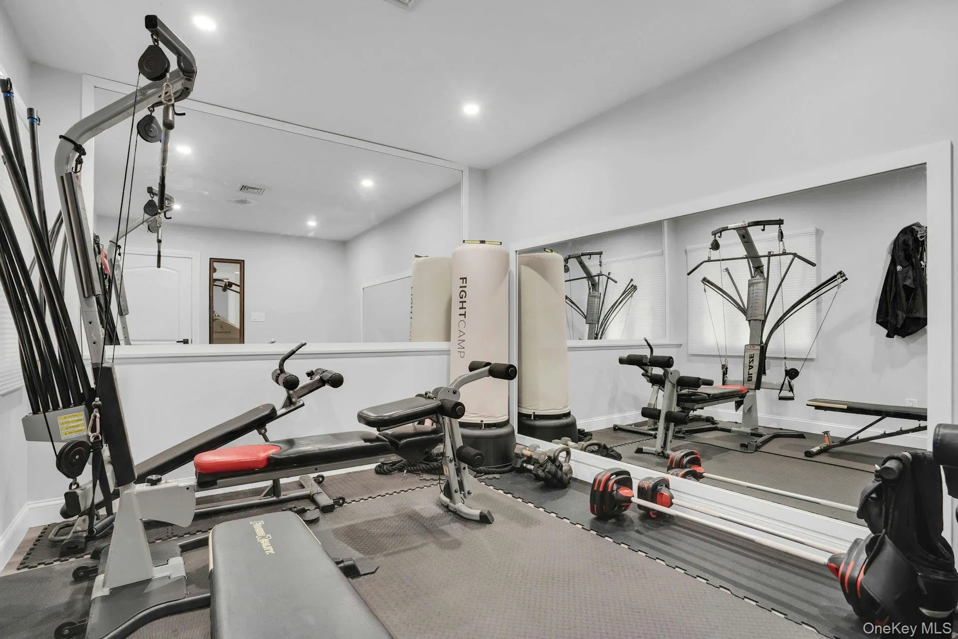 This is a treatment room or a gym! This is a treatment room or a gym!