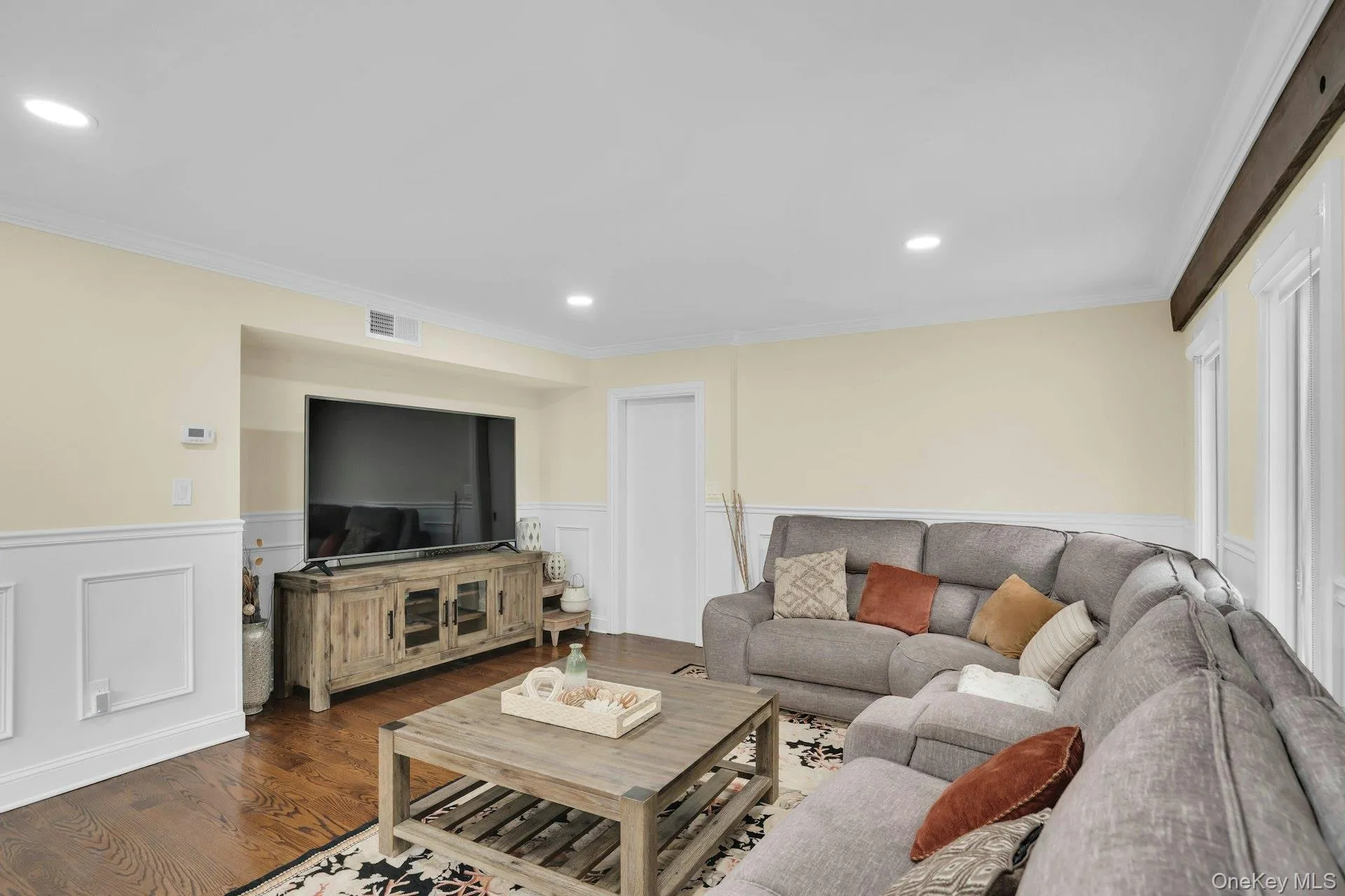 Wainscoting and uplighting. Wainscoting and uplighting.