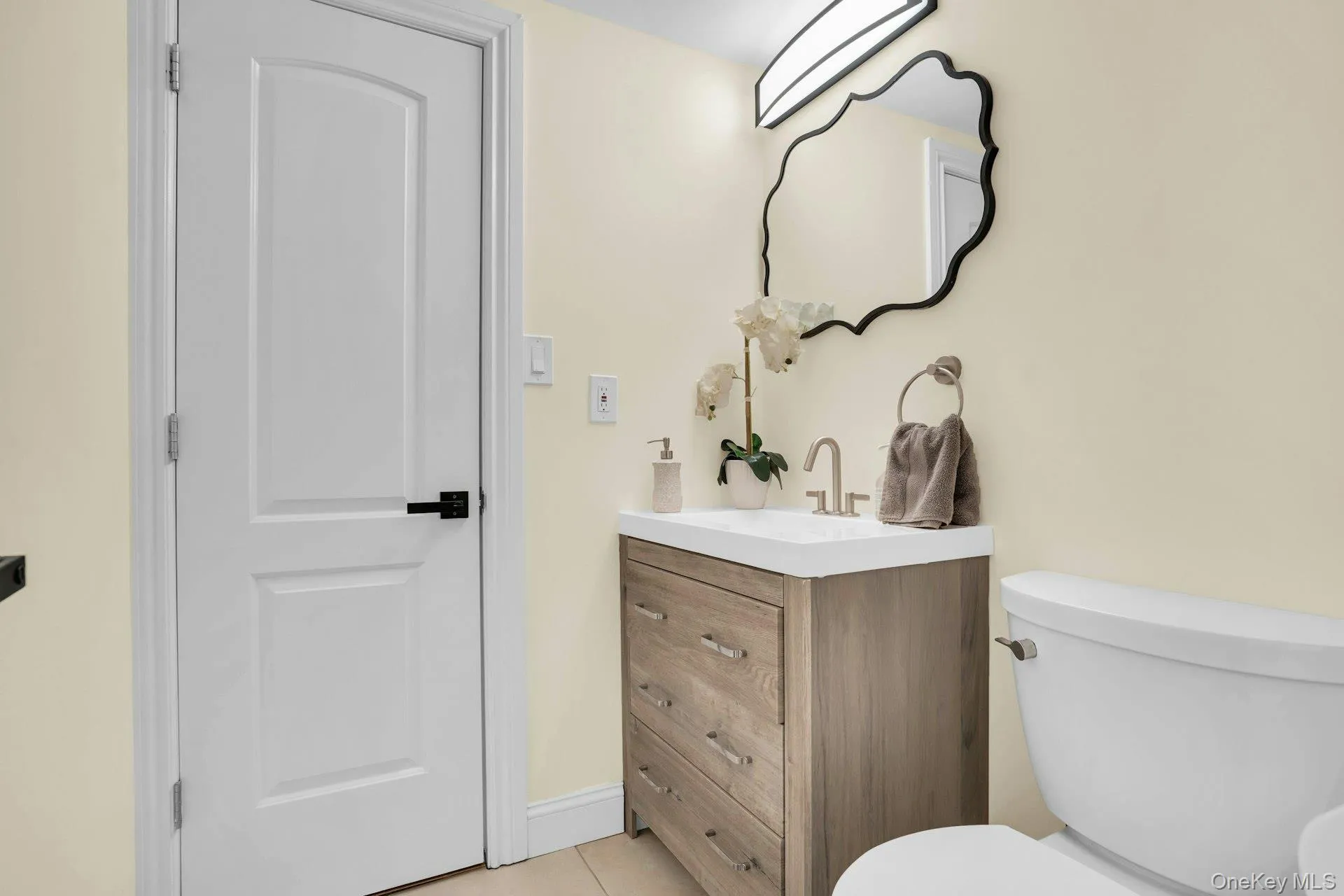 Half bathroom for guests. Half bathroom for guests.