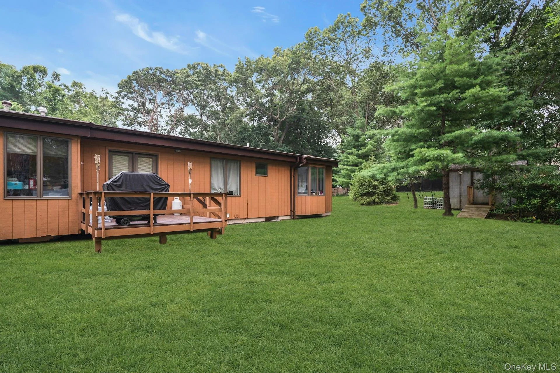 Sliders lead to this private deck. Sliders lead to this private deck.