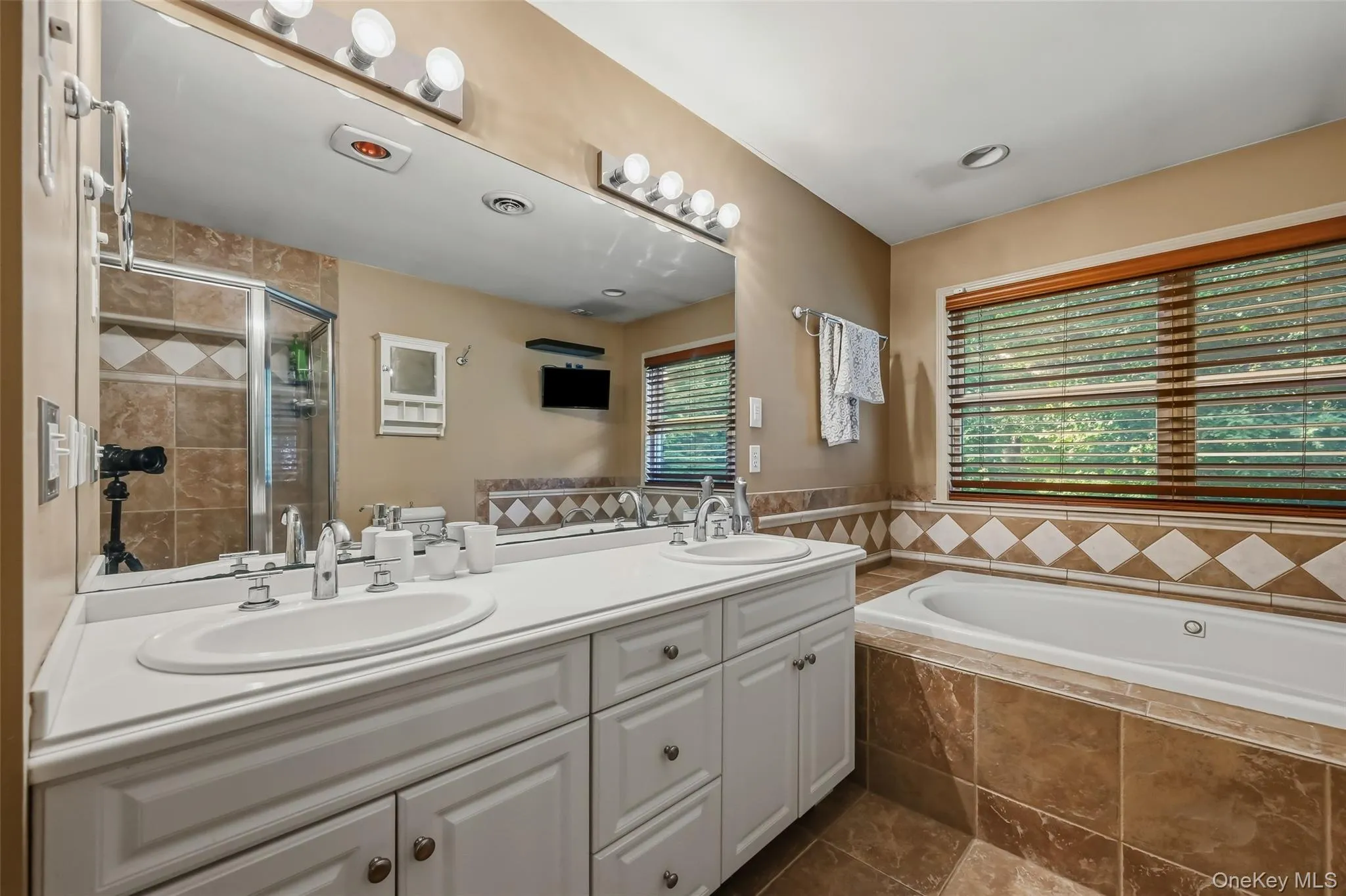 48 Greenwich Avenue, Woodbury, NY, 4 Bedrooms Bedrooms, 12 Rooms Rooms,2 BathroomsBathrooms,Residential,For Rent,Greenwich,0,1027864 48 Greenwich Avenue, Woodbury, NY, 4 Bedrooms Bedrooms, 12 Rooms Rooms,2 BathroomsBathrooms,Residential,For Rent,Greenwich,0,1027864