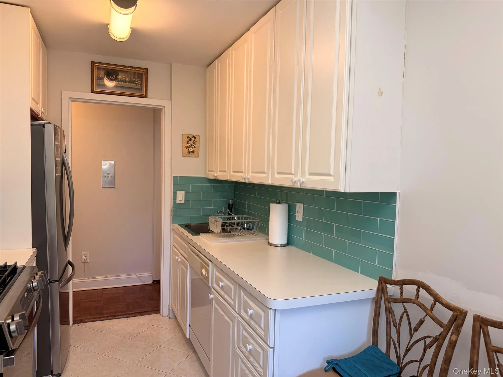 Another view with cabinets up to ceiling! Another view with cabinets up to ceiling!