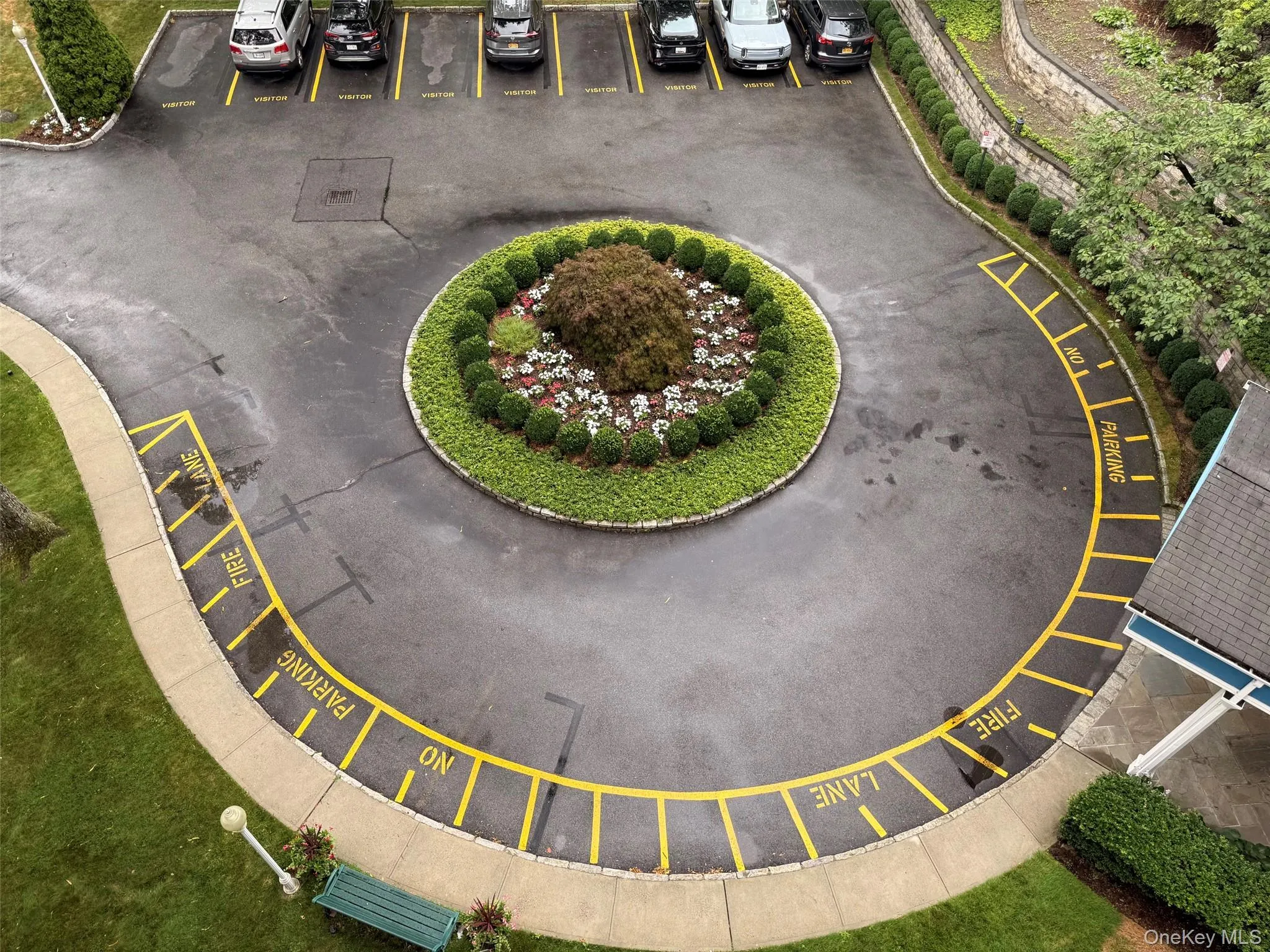 Lovely landscaped! Lovely landscaped!