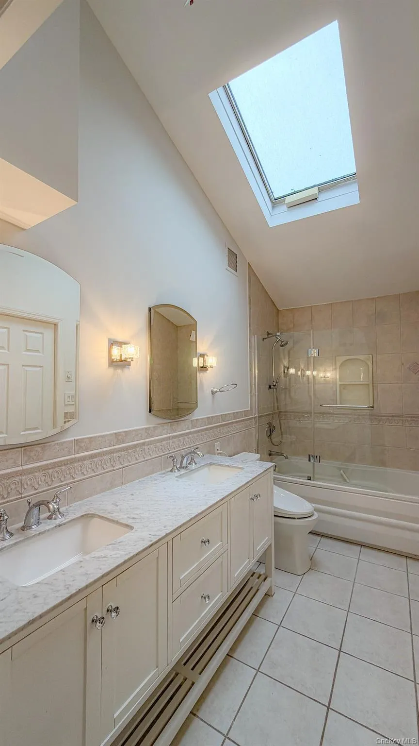 16 Brookside Drive, Huntington, NY, 4 Bedrooms Bedrooms, 8 Rooms Rooms,2 BathroomsBathrooms,Residential Lease,For Rent,Brookside,0,1027867 16 Brookside Drive, Huntington, NY, 4 Bedrooms Bedrooms, 8 Rooms Rooms,2 BathroomsBathrooms,Residential Lease,For Rent,Brookside,0,1027867