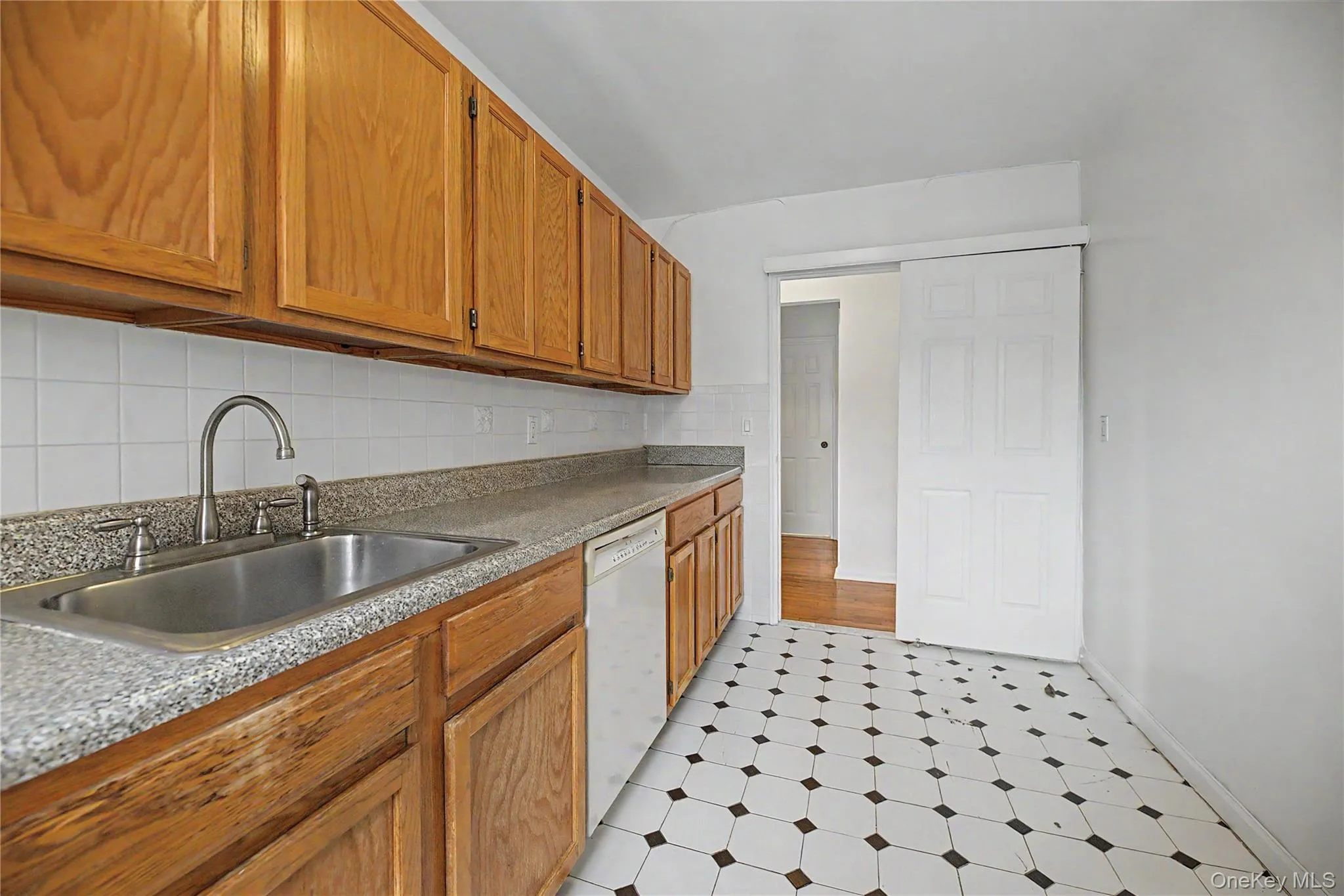 1234 Midland Avenue, Yonkers, NY, 2 Bedrooms Bedrooms, 4 Rooms Rooms,1 BathroomBathrooms,Residential,For Rent,Midland,0,1027876 1234 Midland Avenue, Yonkers, NY, 2 Bedrooms Bedrooms, 4 Rooms Rooms,1 BathroomBathrooms,Residential,For Rent,Midland,0,1027876