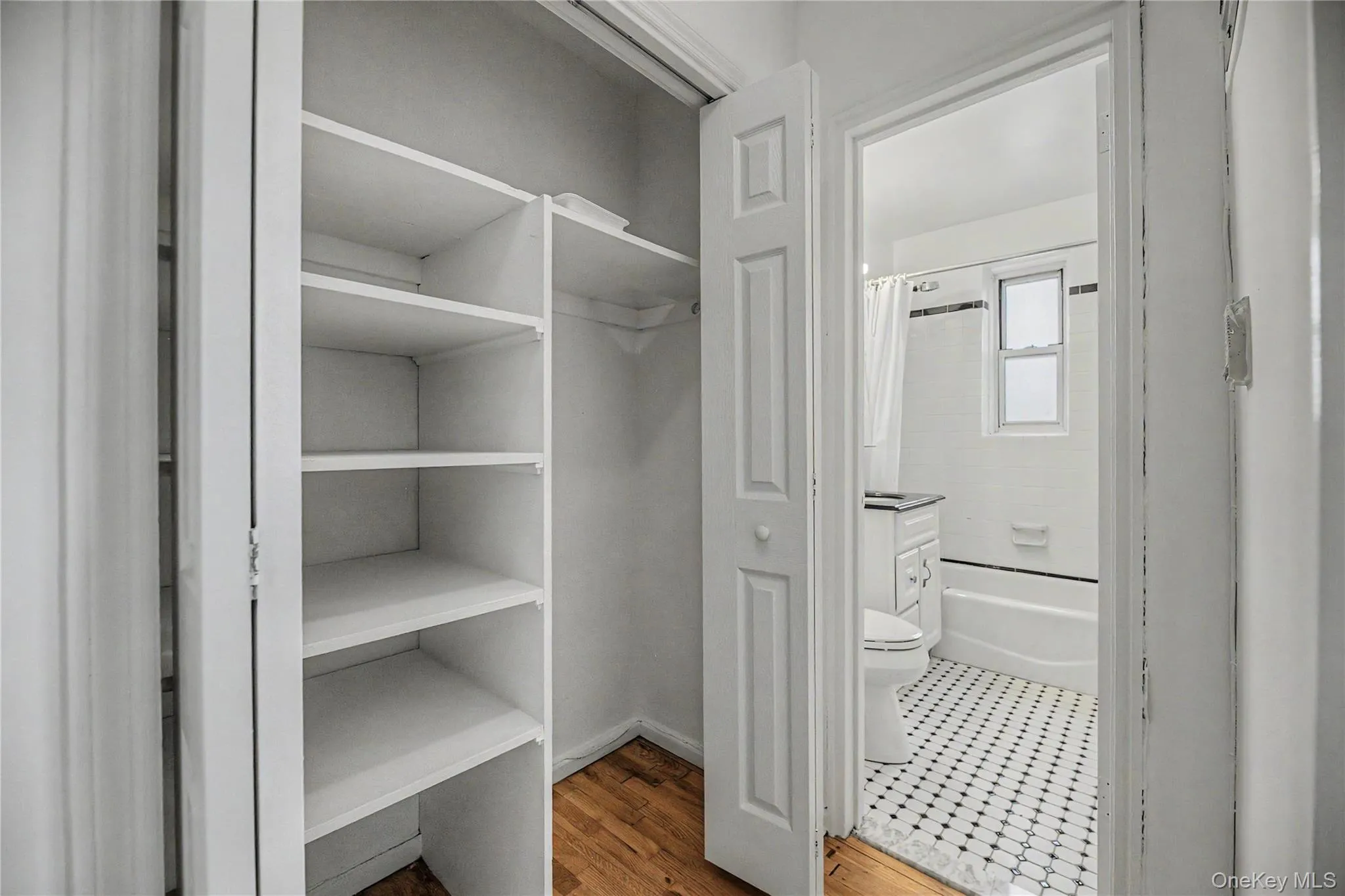 1234 Midland Avenue, Yonkers, NY, 2 Bedrooms Bedrooms, 4 Rooms Rooms,1 BathroomBathrooms,Residential,For Rent,Midland,0,1027876 1234 Midland Avenue, Yonkers, NY, 2 Bedrooms Bedrooms, 4 Rooms Rooms,1 BathroomBathrooms,Residential,For Rent,Midland,0,1027876