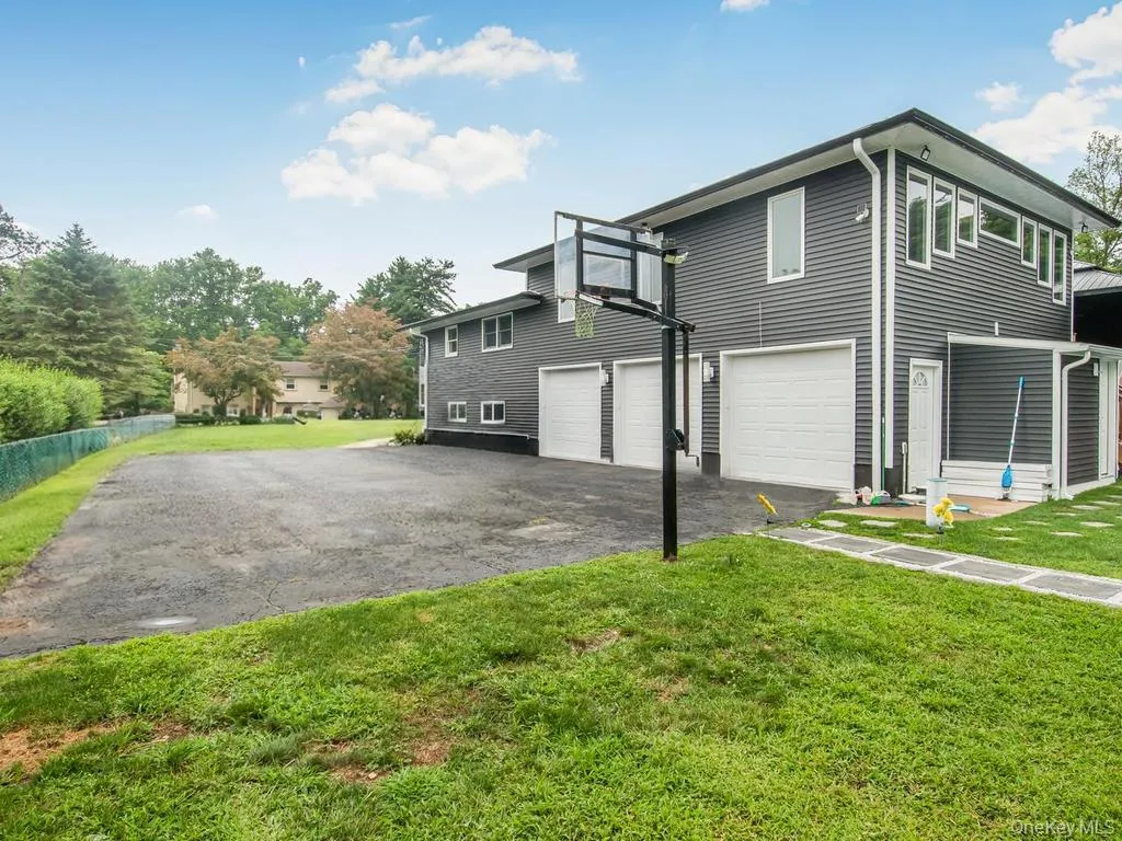 3 Quaker Road, Clarkstown, NY, 4 Bedrooms Bedrooms, 9 Rooms Rooms,3 BathroomsBathrooms,Residential,For Rent,Quaker,0,1027883 3 Quaker Road, Clarkstown, NY, 4 Bedrooms Bedrooms, 9 Rooms Rooms,3 BathroomsBathrooms,Residential,For Rent,Quaker,0,1027883