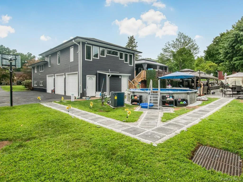 3 Quaker Road, Clarkstown, NY, 4 Bedrooms Bedrooms, 9 Rooms Rooms,3 BathroomsBathrooms,Residential,For Rent,Quaker,0,1027883 3 Quaker Road, Clarkstown, NY, 4 Bedrooms Bedrooms, 9 Rooms Rooms,3 BathroomsBathrooms,Residential,For Rent,Quaker,0,1027883