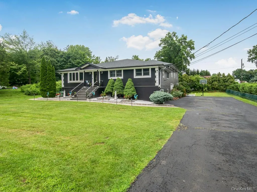 3 Quaker Road, Clarkstown, NY, 4 Bedrooms Bedrooms, 9 Rooms Rooms,3 BathroomsBathrooms,Residential,For Rent,Quaker,0,1027883 3 Quaker Road, Clarkstown, NY, 4 Bedrooms Bedrooms, 9 Rooms Rooms,3 BathroomsBathrooms,Residential,For Rent,Quaker,0,1027883
