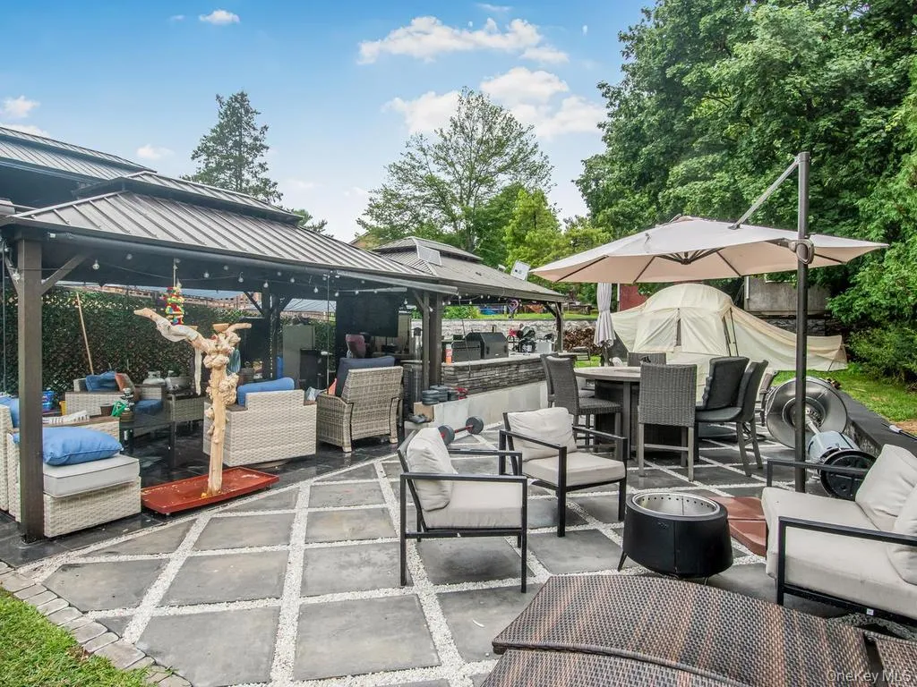 3 Quaker Road, Clarkstown, NY, 4 Bedrooms Bedrooms, 9 Rooms Rooms,3 BathroomsBathrooms,Residential,For Rent,Quaker,0,1027883 3 Quaker Road, Clarkstown, NY, 4 Bedrooms Bedrooms, 9 Rooms Rooms,3 BathroomsBathrooms,Residential,For Rent,Quaker,0,1027883