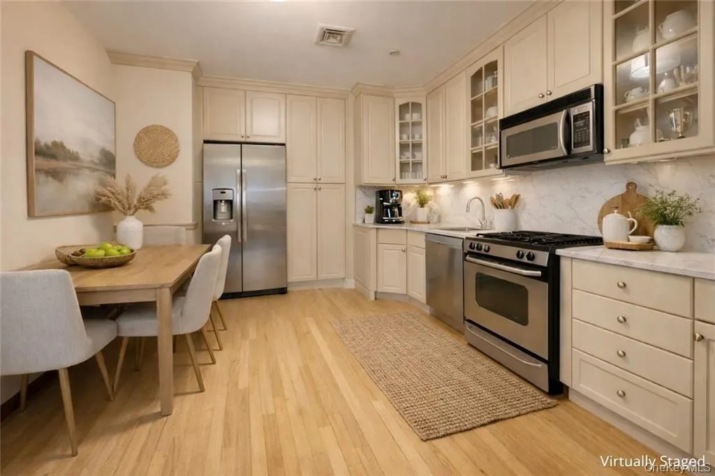 1830 Bath Avenue, New York, NY, 3 Bedrooms Bedrooms, 6 Rooms Rooms,2 BathroomsBathrooms,Residential,For Rent,Bath,0,1027890 1830 Bath Avenue, New York, NY, 3 Bedrooms Bedrooms, 6 Rooms Rooms,2 BathroomsBathrooms,Residential,For Rent,Bath,0,1027890