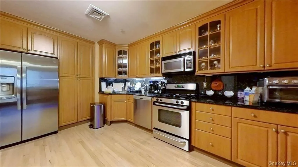 1830 Bath Avenue, New York, NY, 3 Bedrooms Bedrooms, 6 Rooms Rooms,2 BathroomsBathrooms,Residential,For Rent,Bath,0,1027890 1830 Bath Avenue, New York, NY, 3 Bedrooms Bedrooms, 6 Rooms Rooms,2 BathroomsBathrooms,Residential,For Rent,Bath,0,1027890