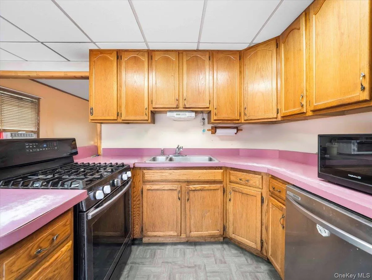 7 Hillaire Place, Orangetown, NY, 4 Bedrooms Bedrooms, 6 Rooms Rooms,2 BathroomsBathrooms,Residential,For Rent,Hillaire,0,1027892 7 Hillaire Place, Orangetown, NY, 4 Bedrooms Bedrooms, 6 Rooms Rooms,2 BathroomsBathrooms,Residential,For Rent,Hillaire,0,1027892
