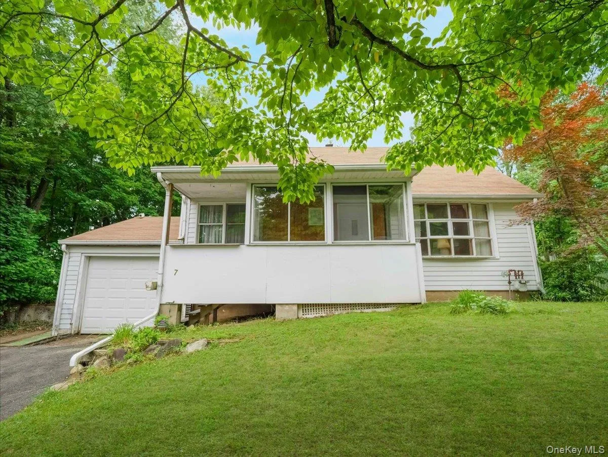 7 Hillaire Place, Orangetown, NY, 4 Bedrooms Bedrooms, 6 Rooms Rooms,2 BathroomsBathrooms,Residential,For Rent,Hillaire,0,1027892 7 Hillaire Place, Orangetown, NY, 4 Bedrooms Bedrooms, 6 Rooms Rooms,2 BathroomsBathrooms,Residential,For Rent,Hillaire,0,1027892