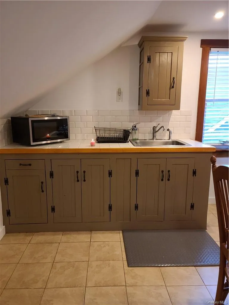 101 Ridge Street, Orangetown, NY, 1 Bedroom Bedrooms, 3 Rooms Rooms,1 BathroomBathrooms,Residential Lease,For Rent,Ridge,0,1027895 101 Ridge Street, Orangetown, NY, 1 Bedroom Bedrooms, 3 Rooms Rooms,1 BathroomBathrooms,Residential Lease,For Rent,Ridge,0,1027895