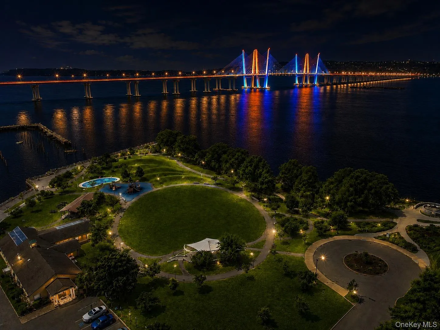 Enjoy an ever-changing light show at night! Enjoy an ever-changing light show at night!