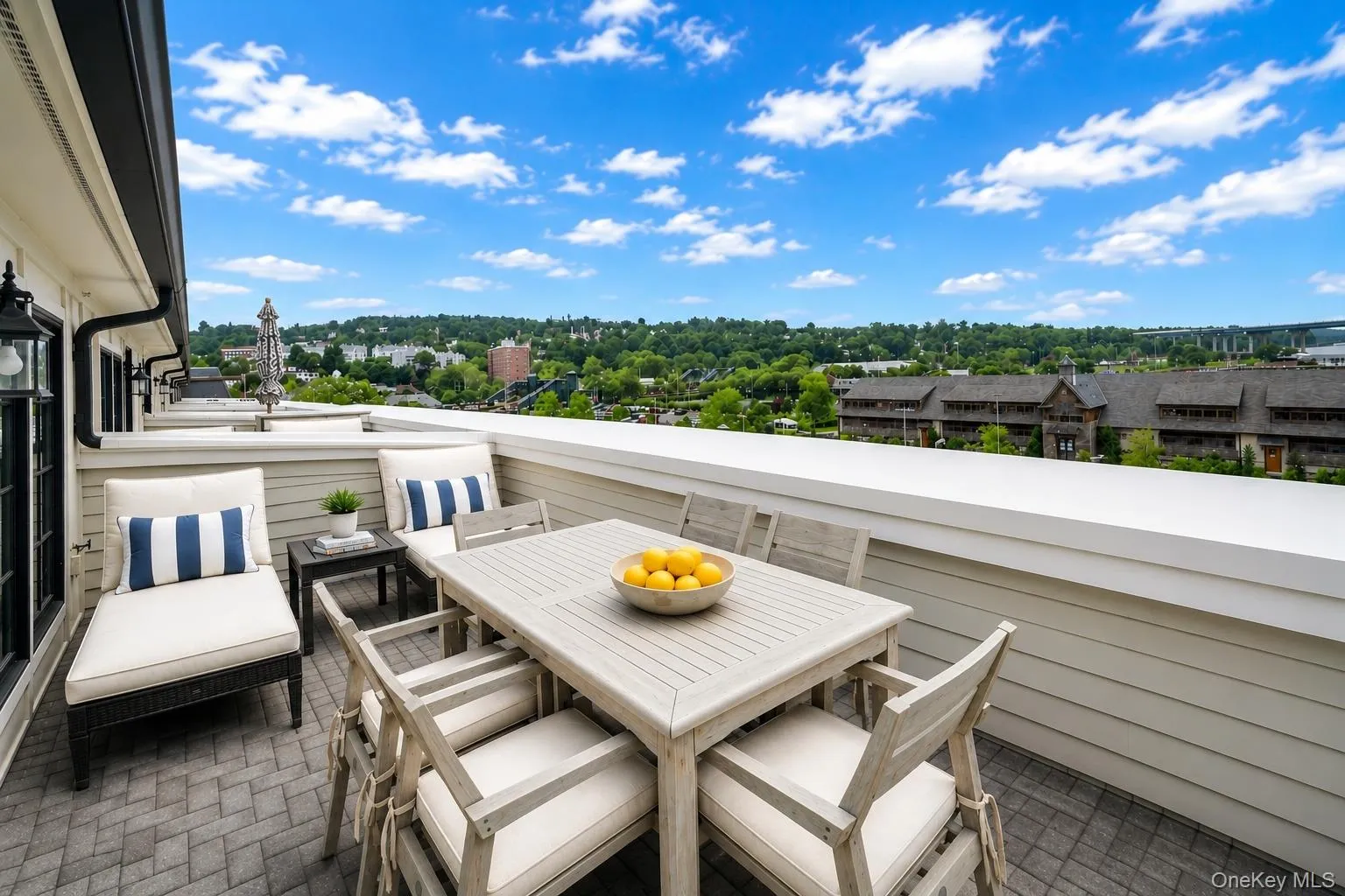 Deck also offers views eastward that can see for miles over beautiful Tarrytown Deck also offers views eastward that can see for miles over beautiful Tarrytown