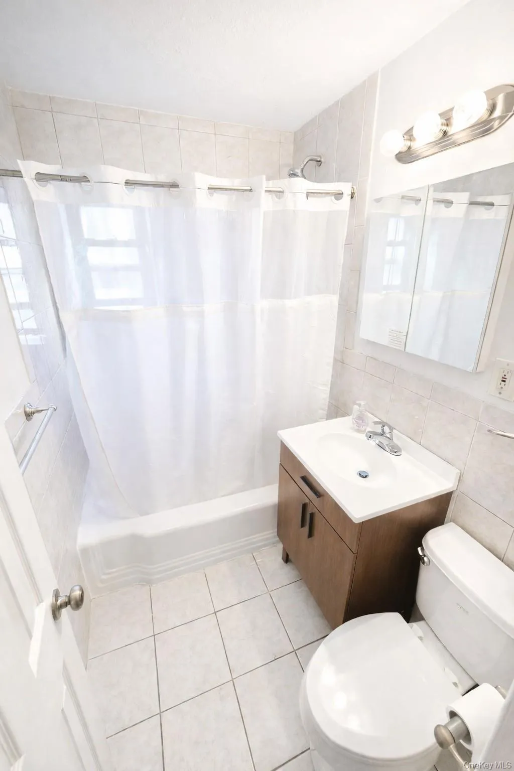 118-60 Metropolitan Avenue, New York, NY, 2 Bedrooms Bedrooms, 4 Rooms Rooms,1 BathroomBathrooms,Residential,For Rent,Metropolitan,0,1027911 118-60 Metropolitan Avenue, New York, NY, 2 Bedrooms Bedrooms, 4 Rooms Rooms,1 BathroomBathrooms,Residential,For Rent,Metropolitan,0,1027911