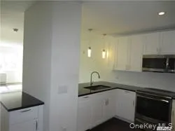433 Main Street, North Hempstead, NY, 2 Bedrooms Bedrooms, 5 Rooms Rooms,2 BathroomsBathrooms,Residential Lease,For Rent,Main,0,1027913 433 Main Street, North Hempstead, NY, 2 Bedrooms Bedrooms, 5 Rooms Rooms,2 BathroomsBathrooms,Residential Lease,For Rent,Main,0,1027913