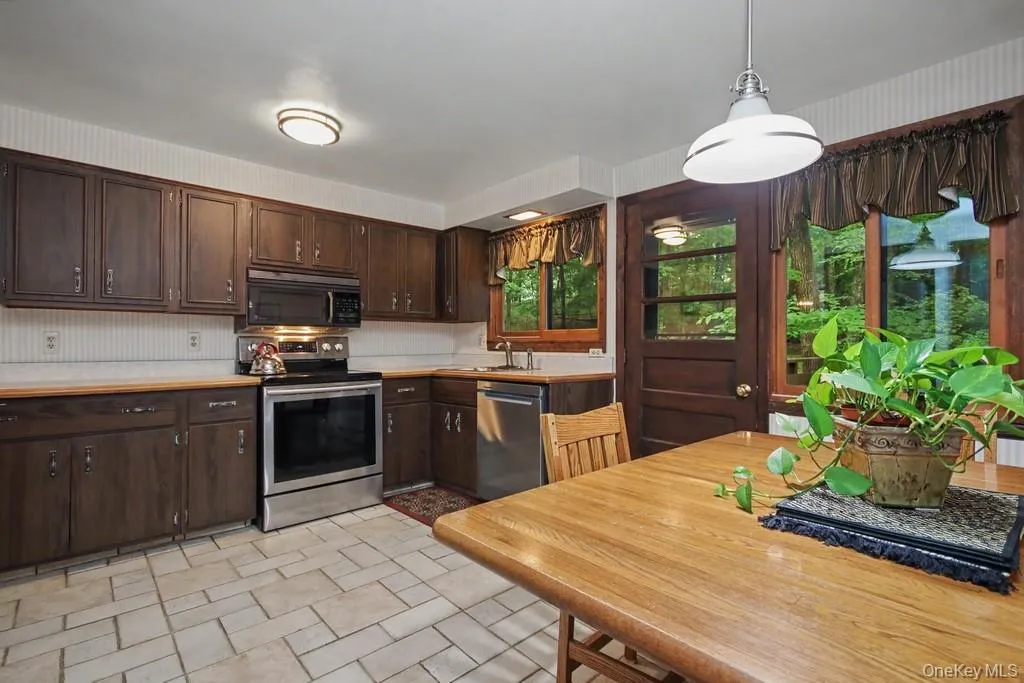 59 Cuddy Road, Carmel, NY, 4 Bedrooms Bedrooms, 8 Rooms Rooms,2 BathroomsBathrooms,Residential,For Rent,Cuddy,0,1027916 59 Cuddy Road, Carmel, NY, 4 Bedrooms Bedrooms, 8 Rooms Rooms,2 BathroomsBathrooms,Residential,For Rent,Cuddy,0,1027916