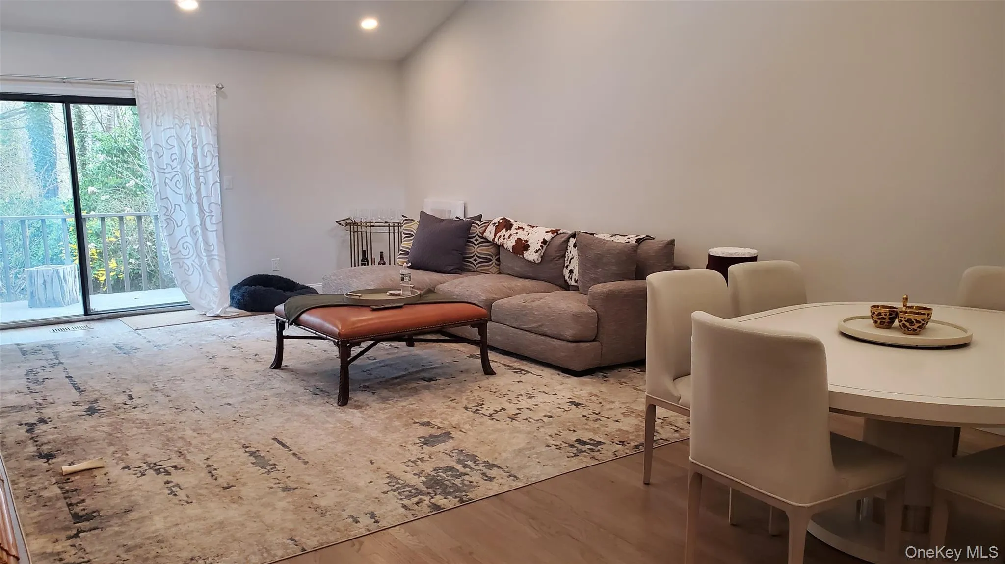 160 Dove Hill Drive, North Hempstead, NY, 2 Bedrooms Bedrooms, 6 Rooms Rooms,2 BathroomsBathrooms,Residential Lease,For Rent,Dove Hill,0,1027917 160 Dove Hill Drive, North Hempstead, NY, 2 Bedrooms Bedrooms, 6 Rooms Rooms,2 BathroomsBathrooms,Residential Lease,For Rent,Dove Hill,0,1027917