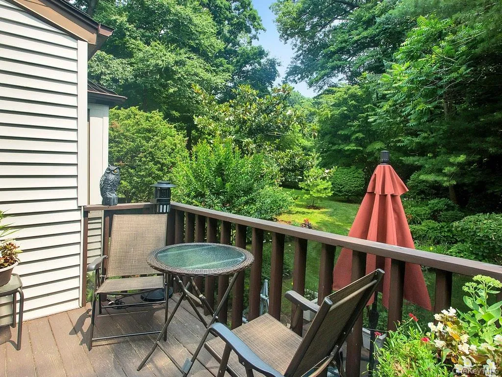 160 Dove Hill Drive, North Hempstead, NY, 2 Bedrooms Bedrooms, 6 Rooms Rooms,2 BathroomsBathrooms,Residential Lease,For Rent,Dove Hill,0,1027917 160 Dove Hill Drive, North Hempstead, NY, 2 Bedrooms Bedrooms, 6 Rooms Rooms,2 BathroomsBathrooms,Residential Lease,For Rent,Dove Hill,0,1027917