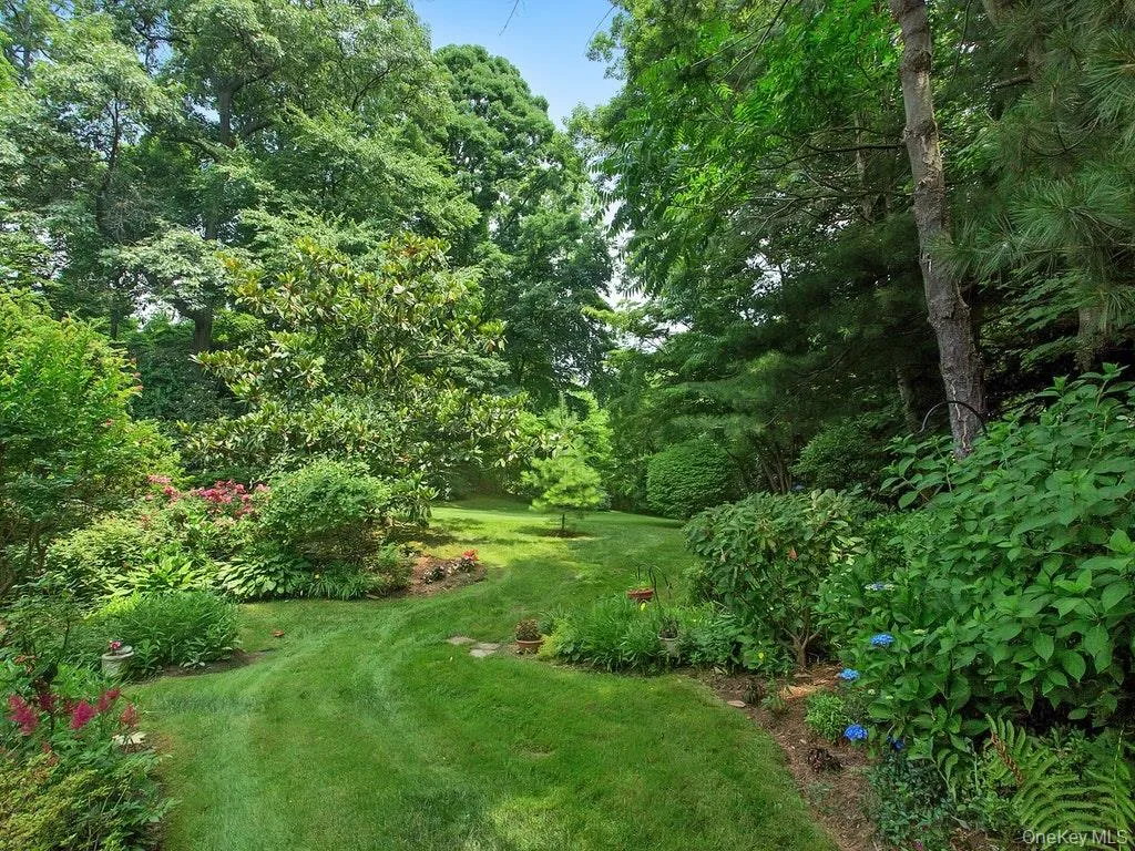 160 Dove Hill Drive, North Hempstead, NY, 2 Bedrooms Bedrooms, 6 Rooms Rooms,2 BathroomsBathrooms,Residential Lease,For Rent,Dove Hill,0,1027917 160 Dove Hill Drive, North Hempstead, NY, 2 Bedrooms Bedrooms, 6 Rooms Rooms,2 BathroomsBathrooms,Residential Lease,For Rent,Dove Hill,0,1027917