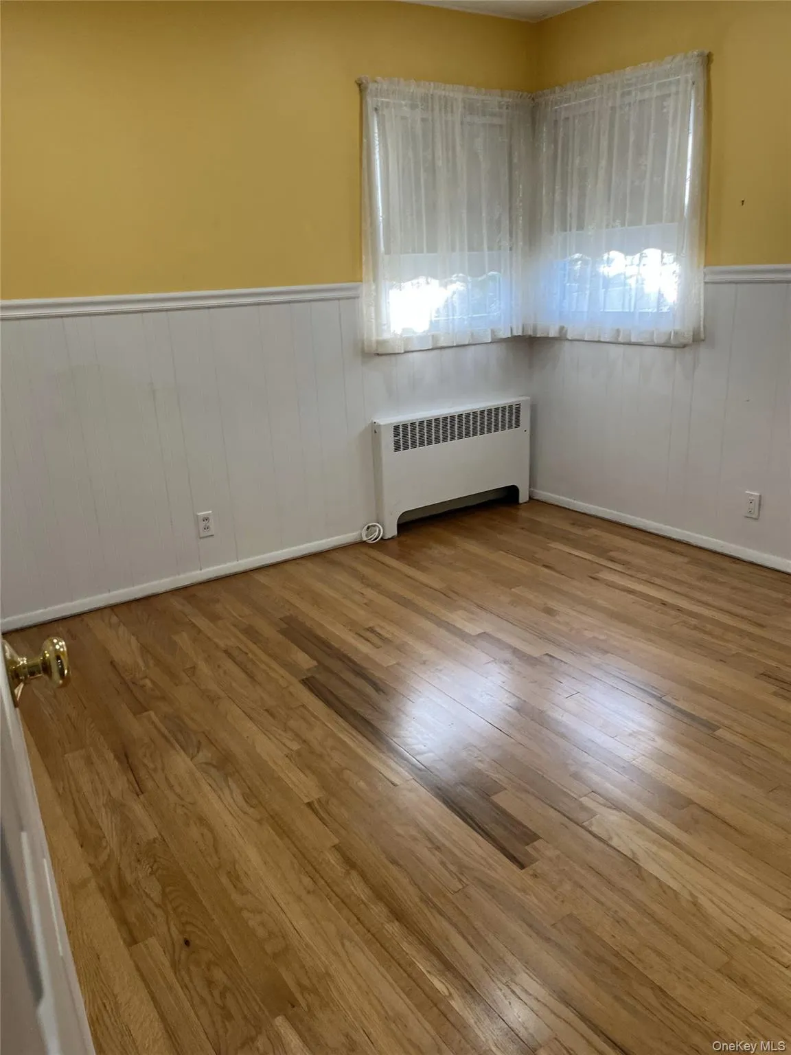 12 Lenore Avenue, Oyster Bay, NY, 3 Bedrooms Bedrooms, 8 Rooms Rooms,2 BathroomsBathrooms,Residential Lease,For Rent,Lenore,0,1027920 12 Lenore Avenue, Oyster Bay, NY, 3 Bedrooms Bedrooms, 8 Rooms Rooms,2 BathroomsBathrooms,Residential Lease,For Rent,Lenore,0,1027920