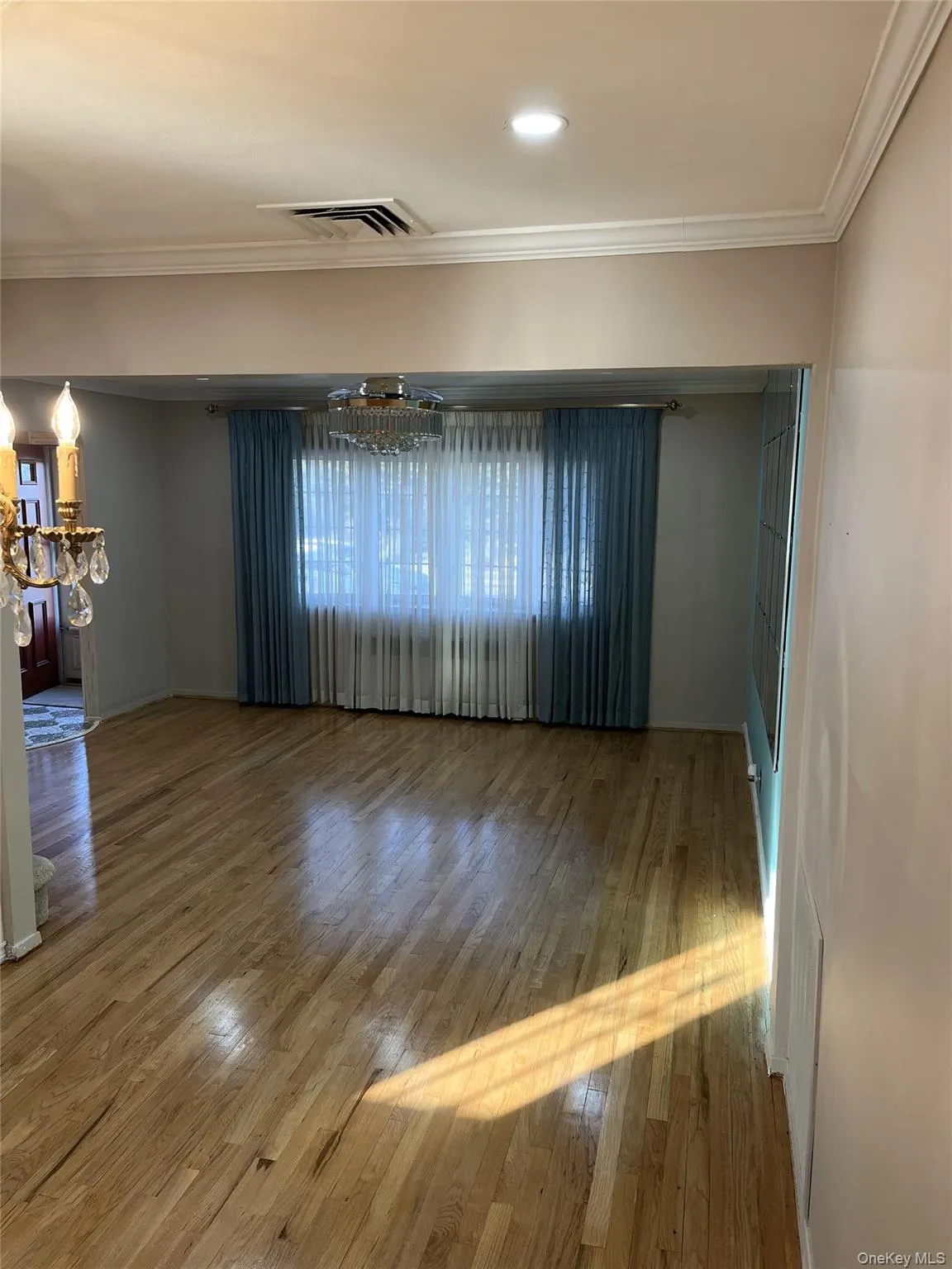 12 Lenore Avenue, Oyster Bay, NY, 3 Bedrooms Bedrooms, 8 Rooms Rooms,2 BathroomsBathrooms,Residential Lease,For Rent,Lenore,0,1027920 12 Lenore Avenue, Oyster Bay, NY, 3 Bedrooms Bedrooms, 8 Rooms Rooms,2 BathroomsBathrooms,Residential Lease,For Rent,Lenore,0,1027920