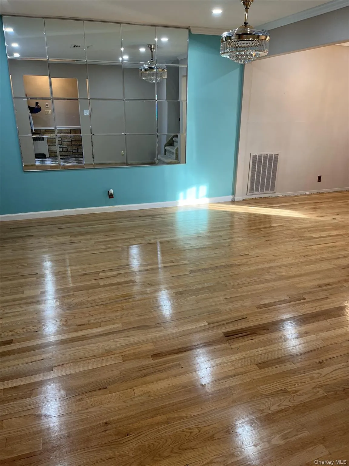 12 Lenore Avenue, Oyster Bay, NY, 3 Bedrooms Bedrooms, 8 Rooms Rooms,2 BathroomsBathrooms,Residential Lease,For Rent,Lenore,0,1027920 12 Lenore Avenue, Oyster Bay, NY, 3 Bedrooms Bedrooms, 8 Rooms Rooms,2 BathroomsBathrooms,Residential Lease,For Rent,Lenore,0,1027920